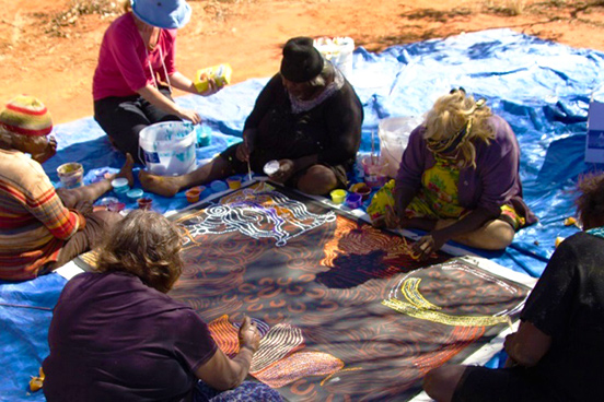 Warakurna Artists Painting